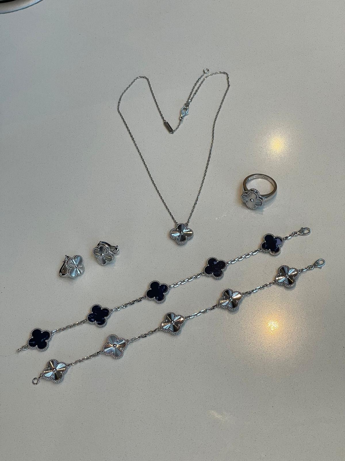 9kt Van Cleef & Arpels Alhambra inspired Bracelet