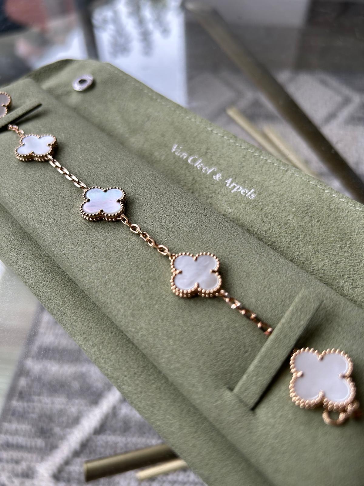9kt Van Cleef & Arpels Alhambra inspired Bracelet