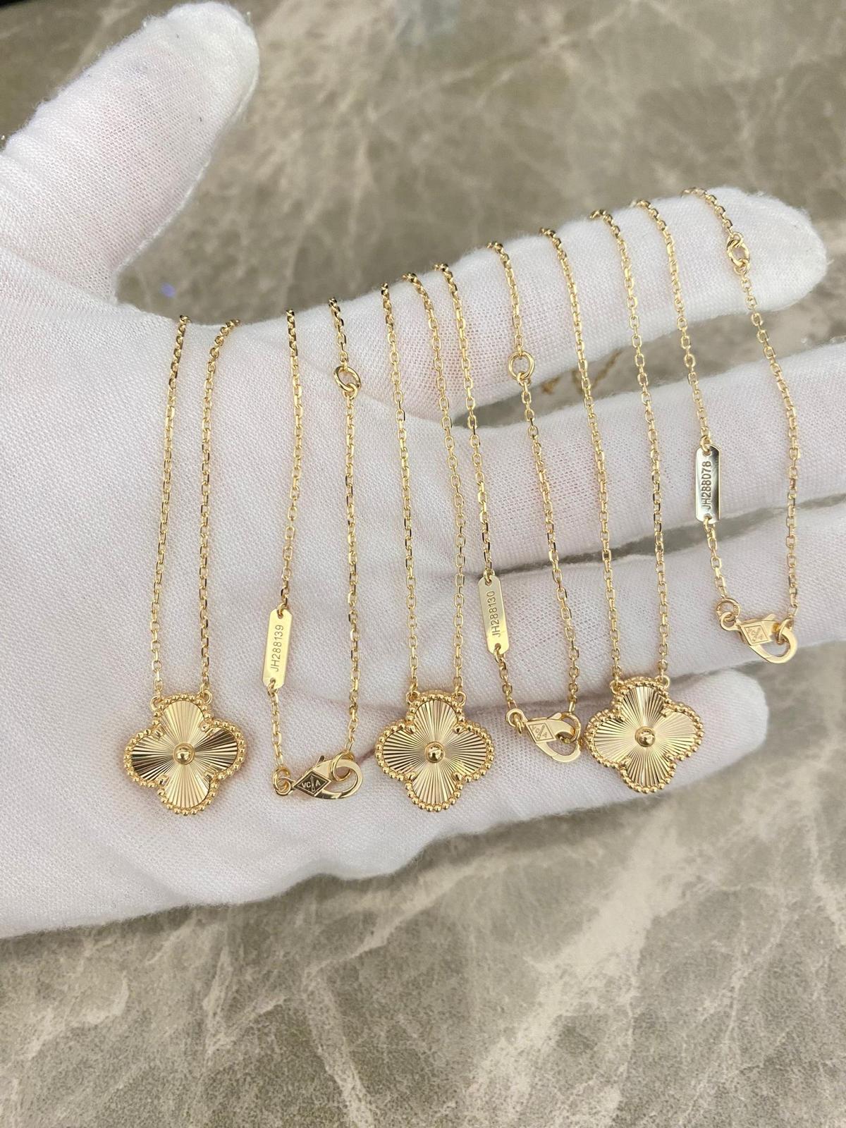18kt Van Cleef & Arpels Alhambra inspired Necklace