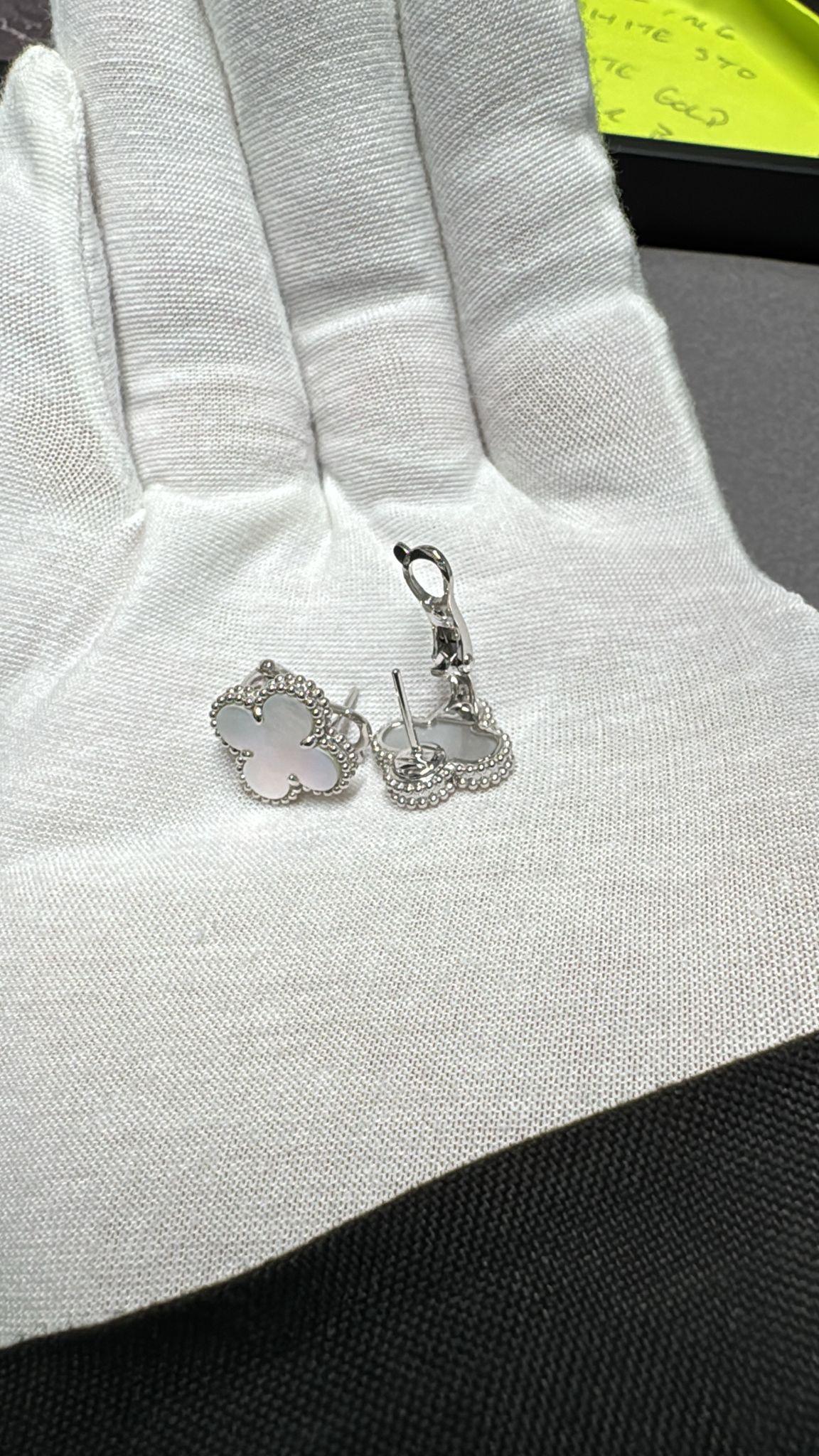 18kt Van Cleef & Arpels Medium Earrings